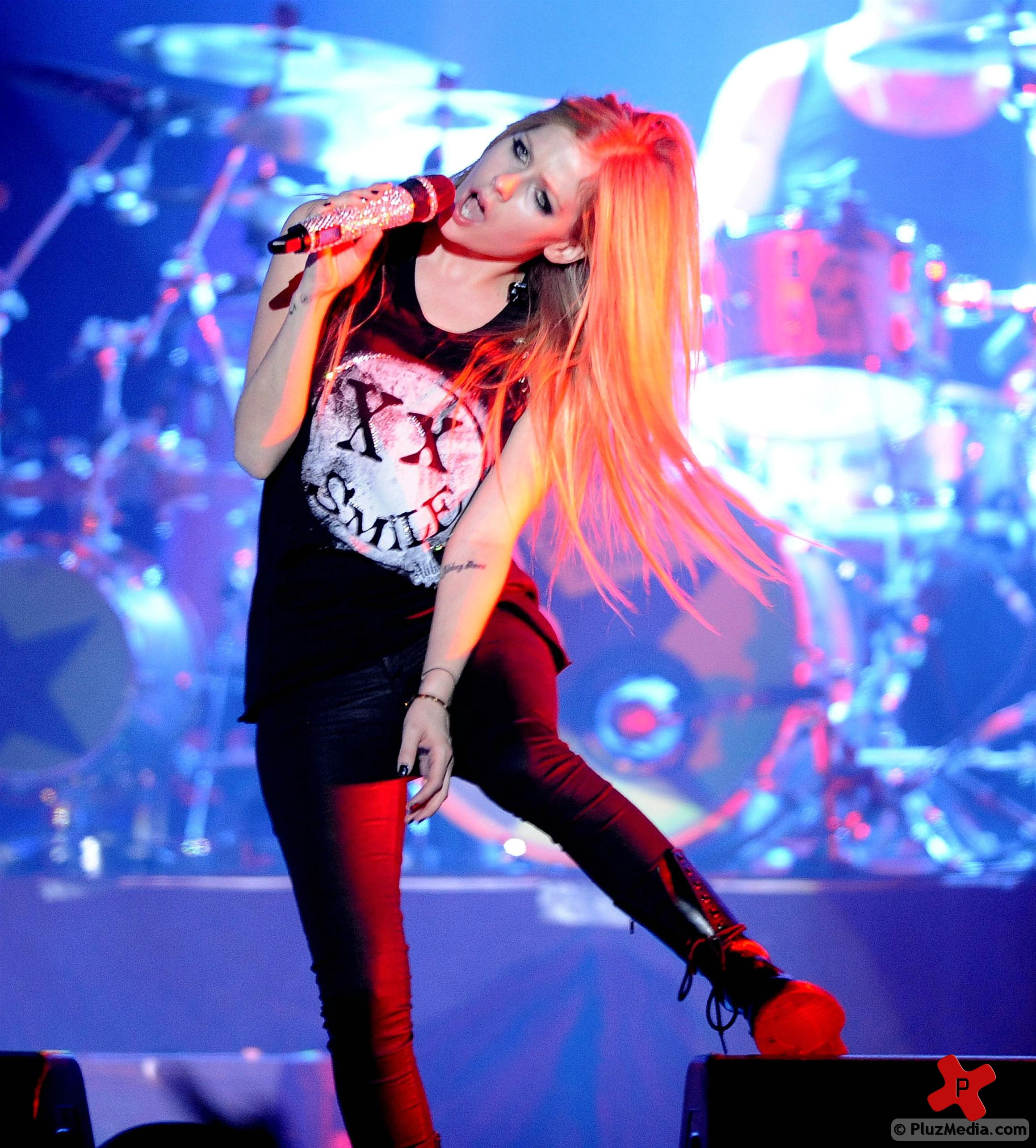 Avril Lavigne performs live during her Black Star Tour 2011 photos | Picture 75550